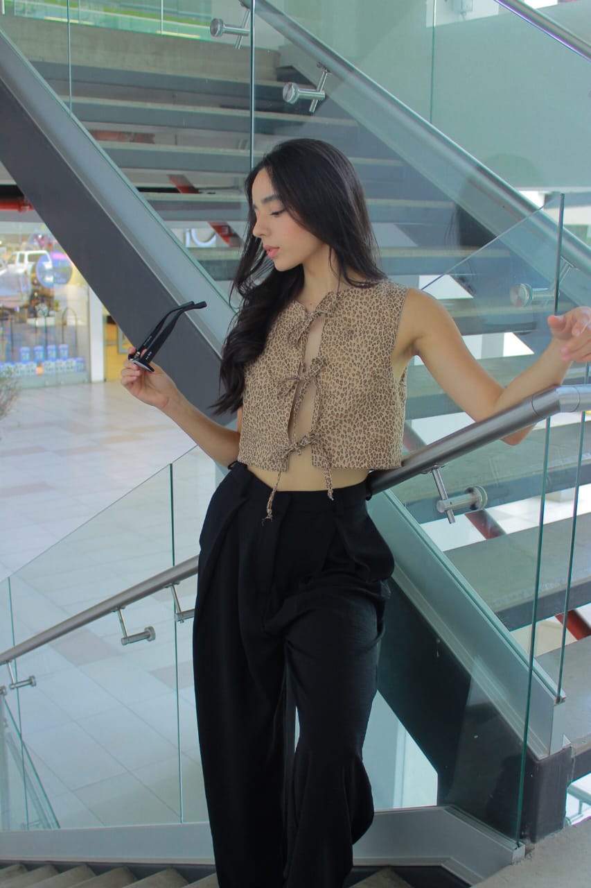 Look animal print en escalera