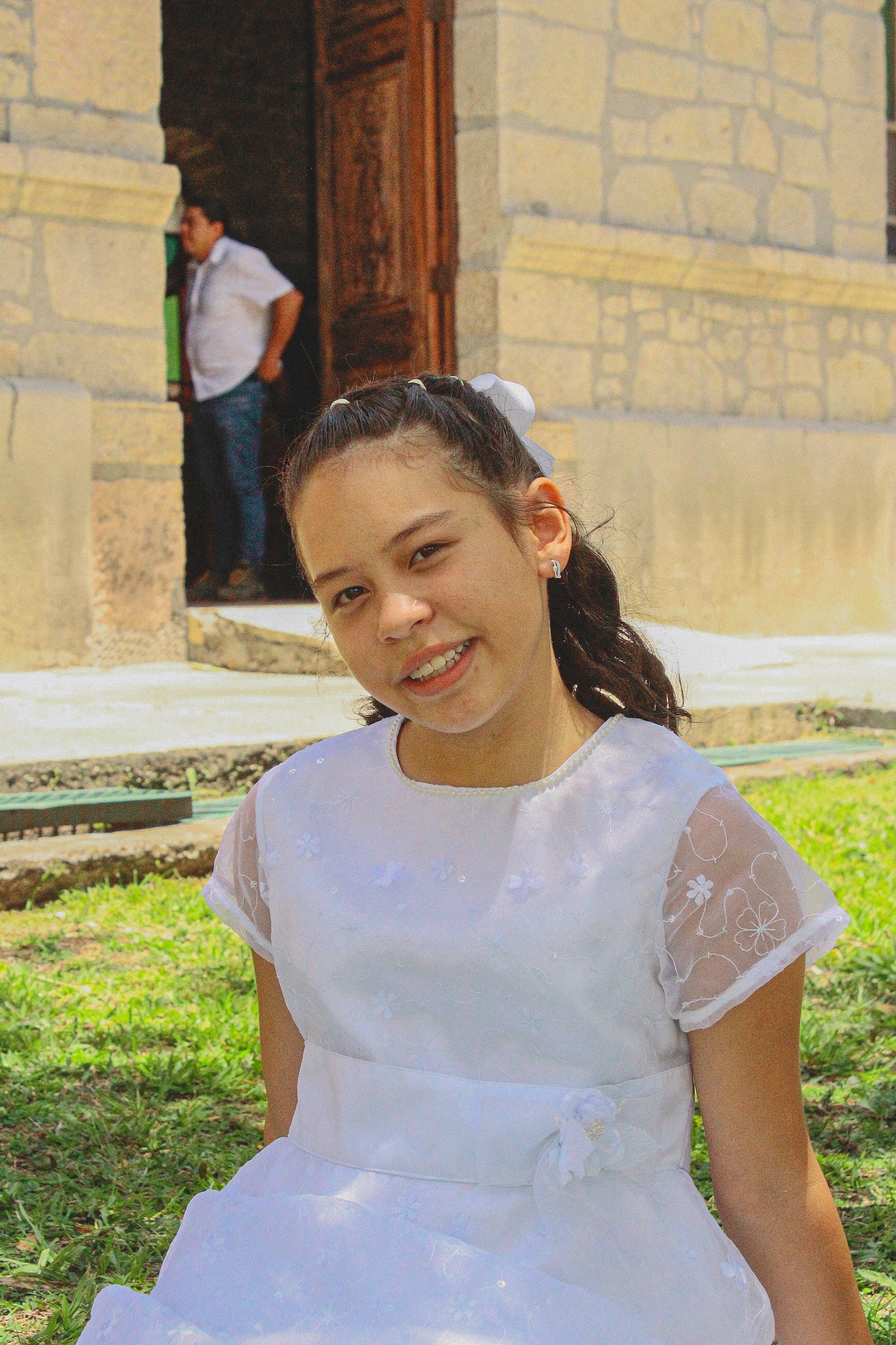Retrato de una niña en blanco y negro
