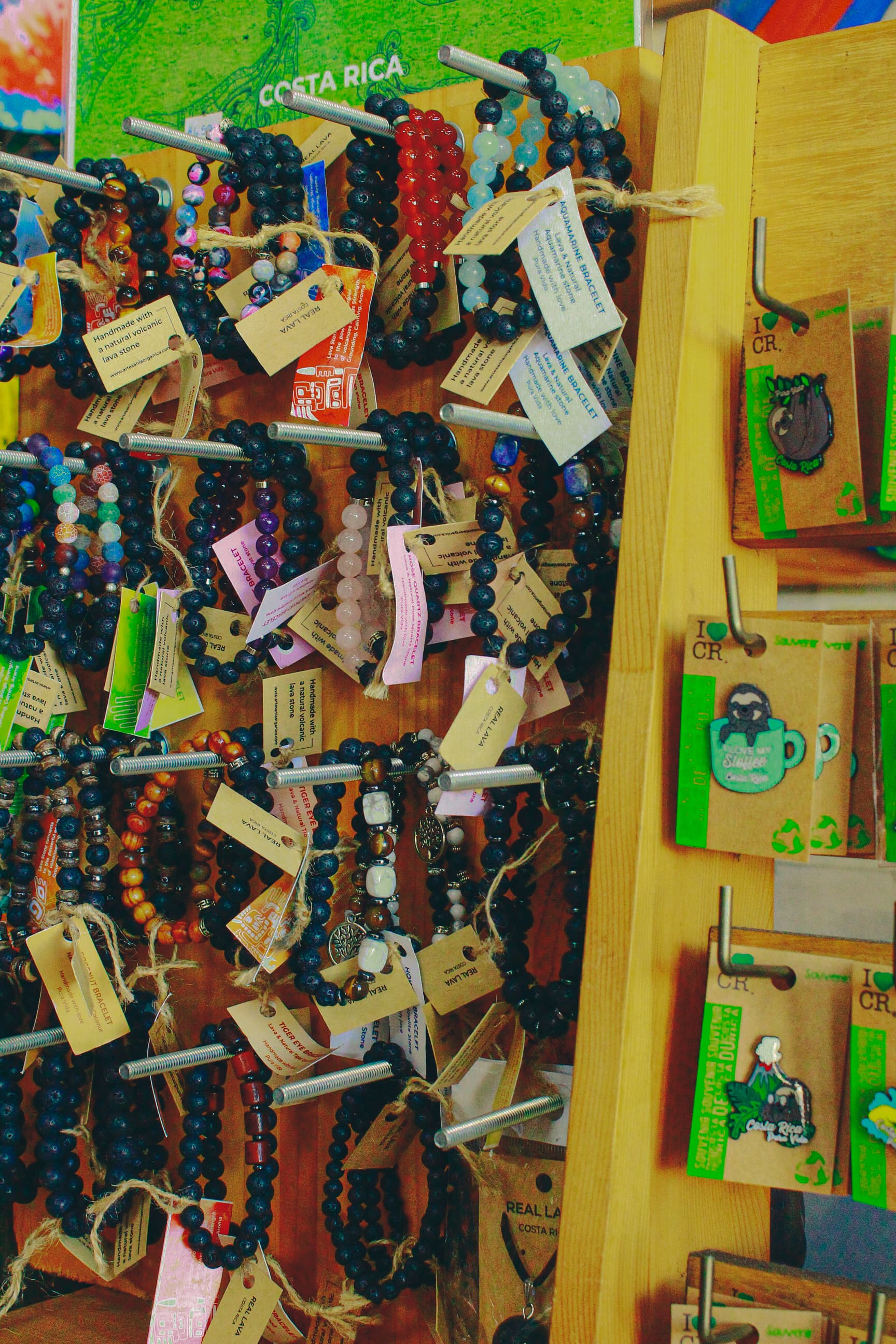 Pulseras y llaveros artesanales